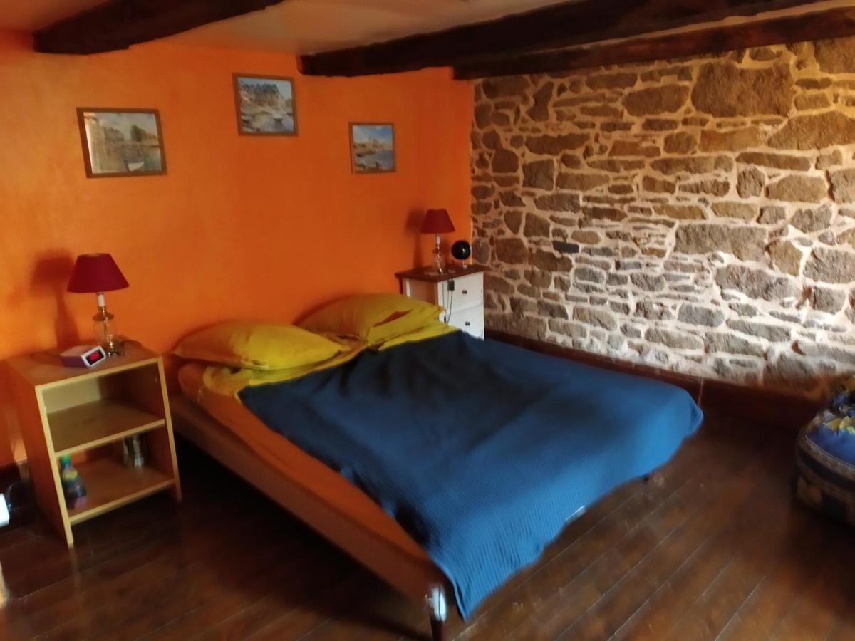 Maison En Granit Bleue Lanhelin Exterior photo